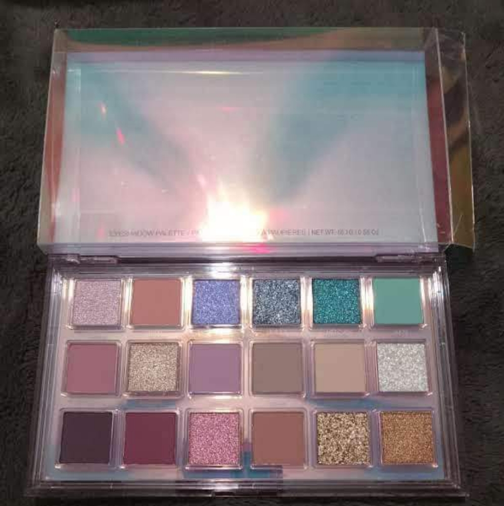 Huda Retrograde eyeshadow palette.